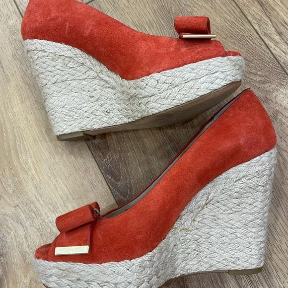 Michael Kors orange suede peep-toe espadrille wedge heels gold-toned hardware - Picture 5 of 6